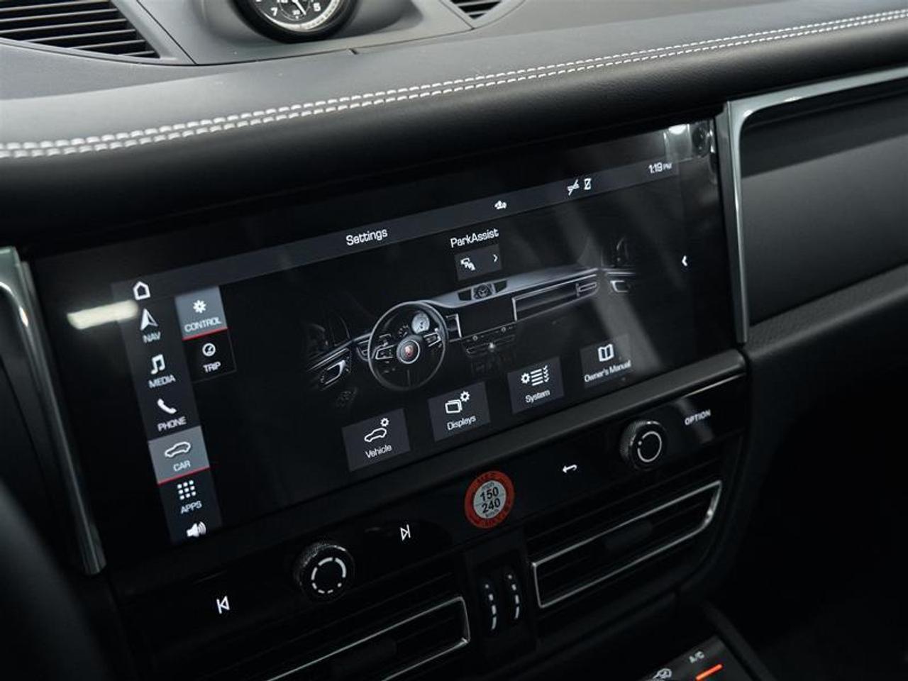 2025 Porsche Macan AWD Photo
