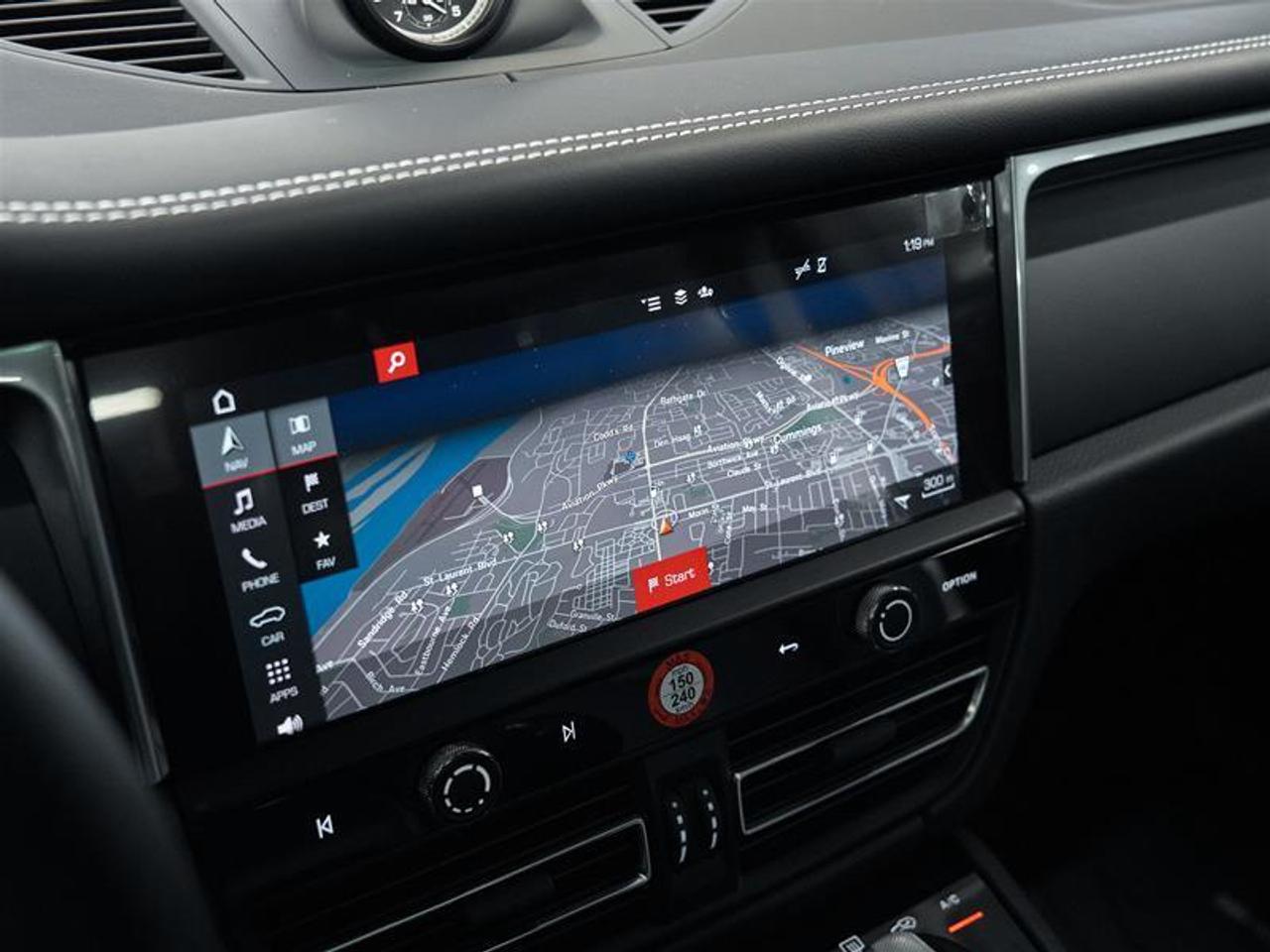 2025 Porsche Macan AWD Photo