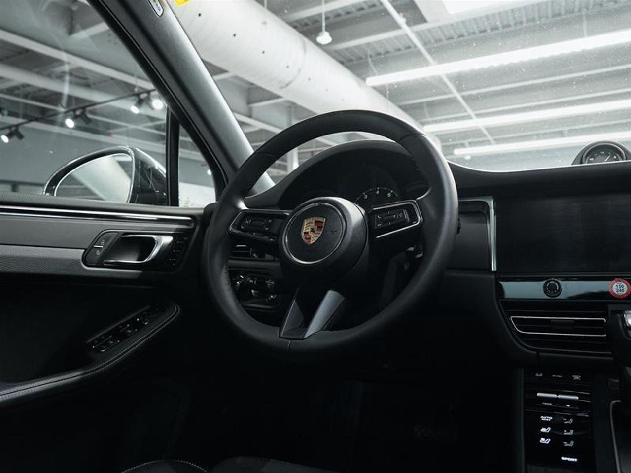 2025 Porsche Macan AWD Photo