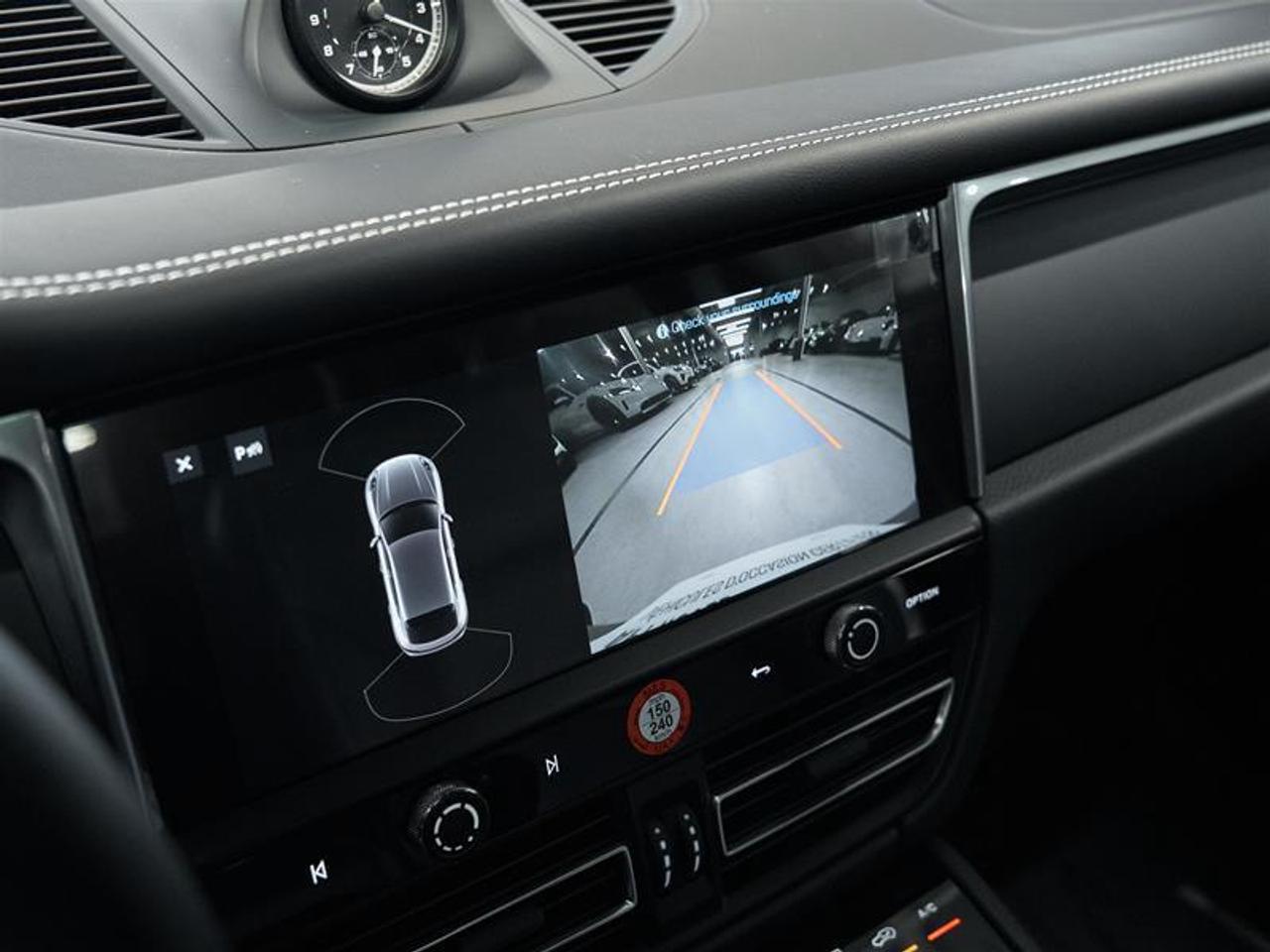 2025 Porsche Macan AWD Photo