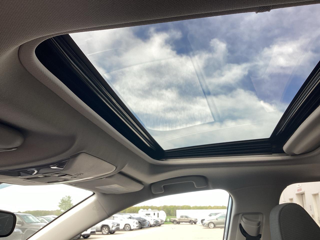 2021 Toyota RAV4 XLE AWD Photo
