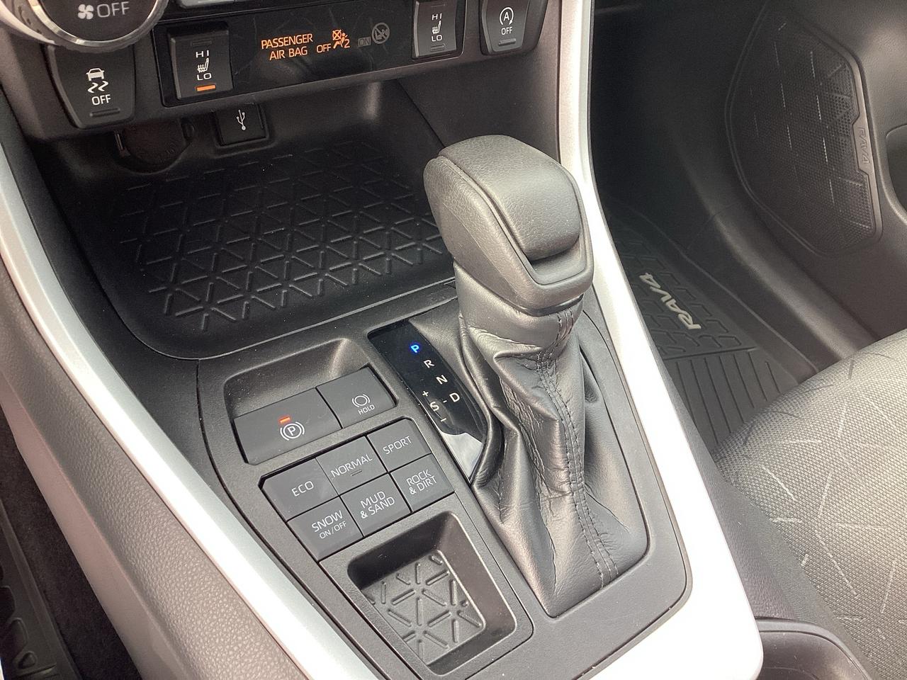2021 Toyota RAV4 XLE AWD Photo