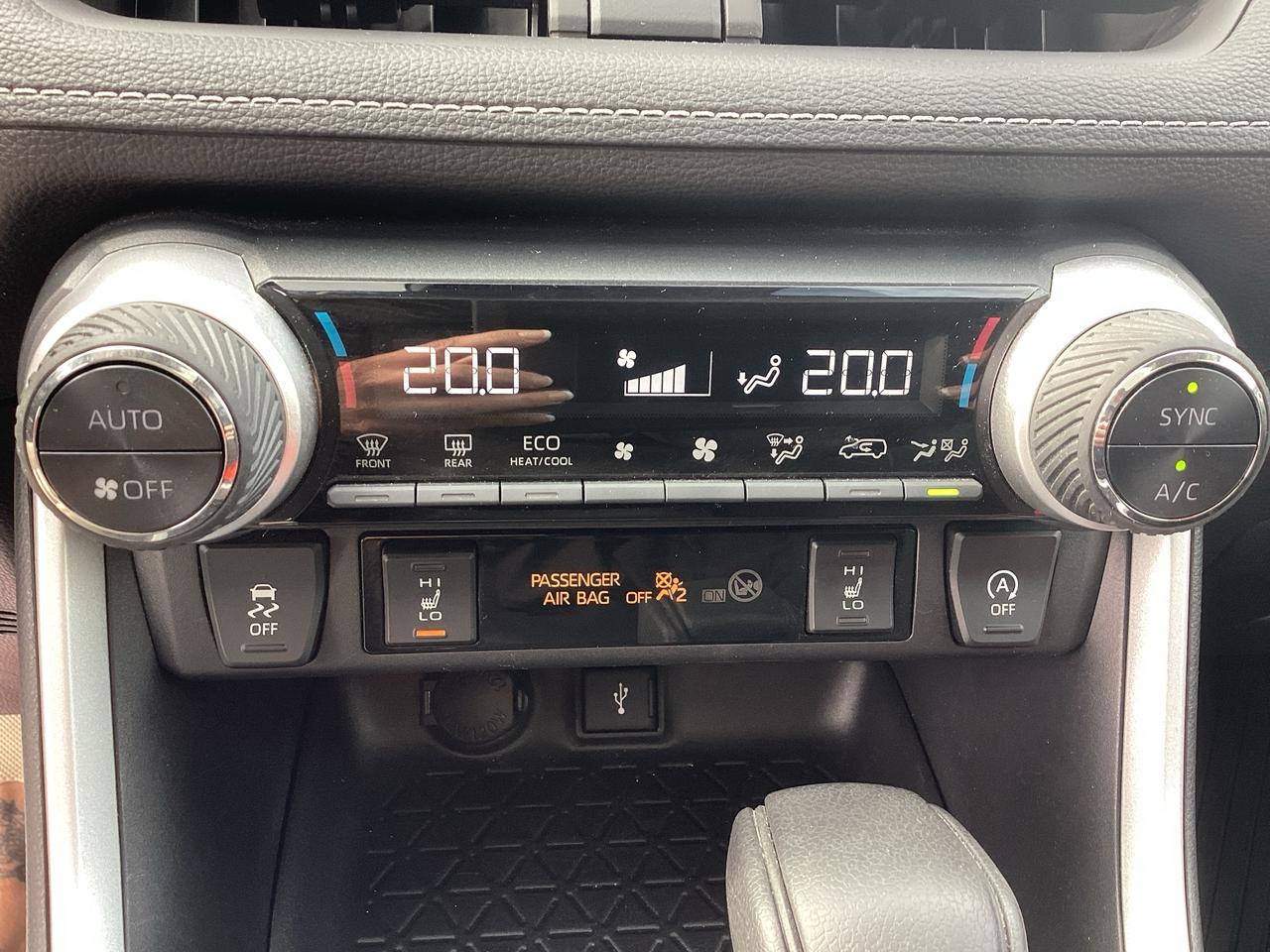 2021 Toyota RAV4 XLE AWD Photo