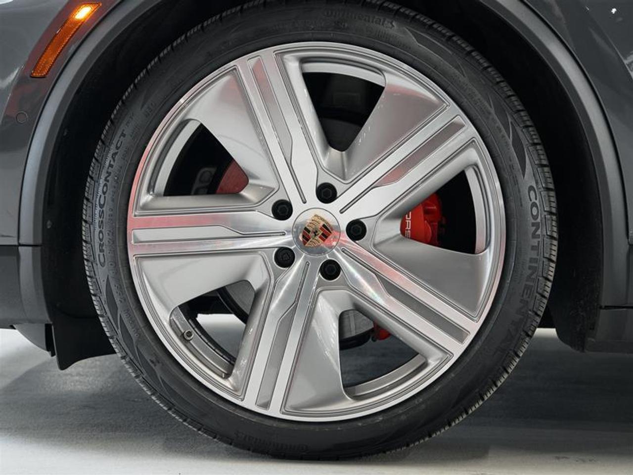 2025 Porsche Macan Electric 4S AWD Photo