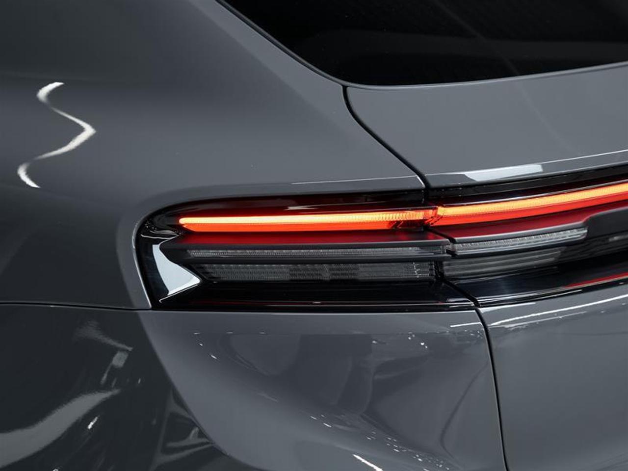 2025 Porsche Macan Electric 4S AWD Photo