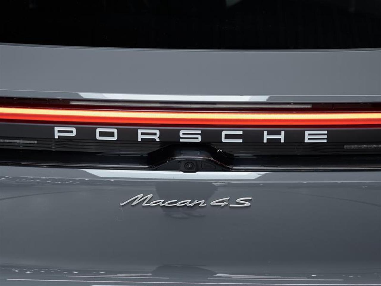 2025 Porsche Macan Electric 4S AWD Photo