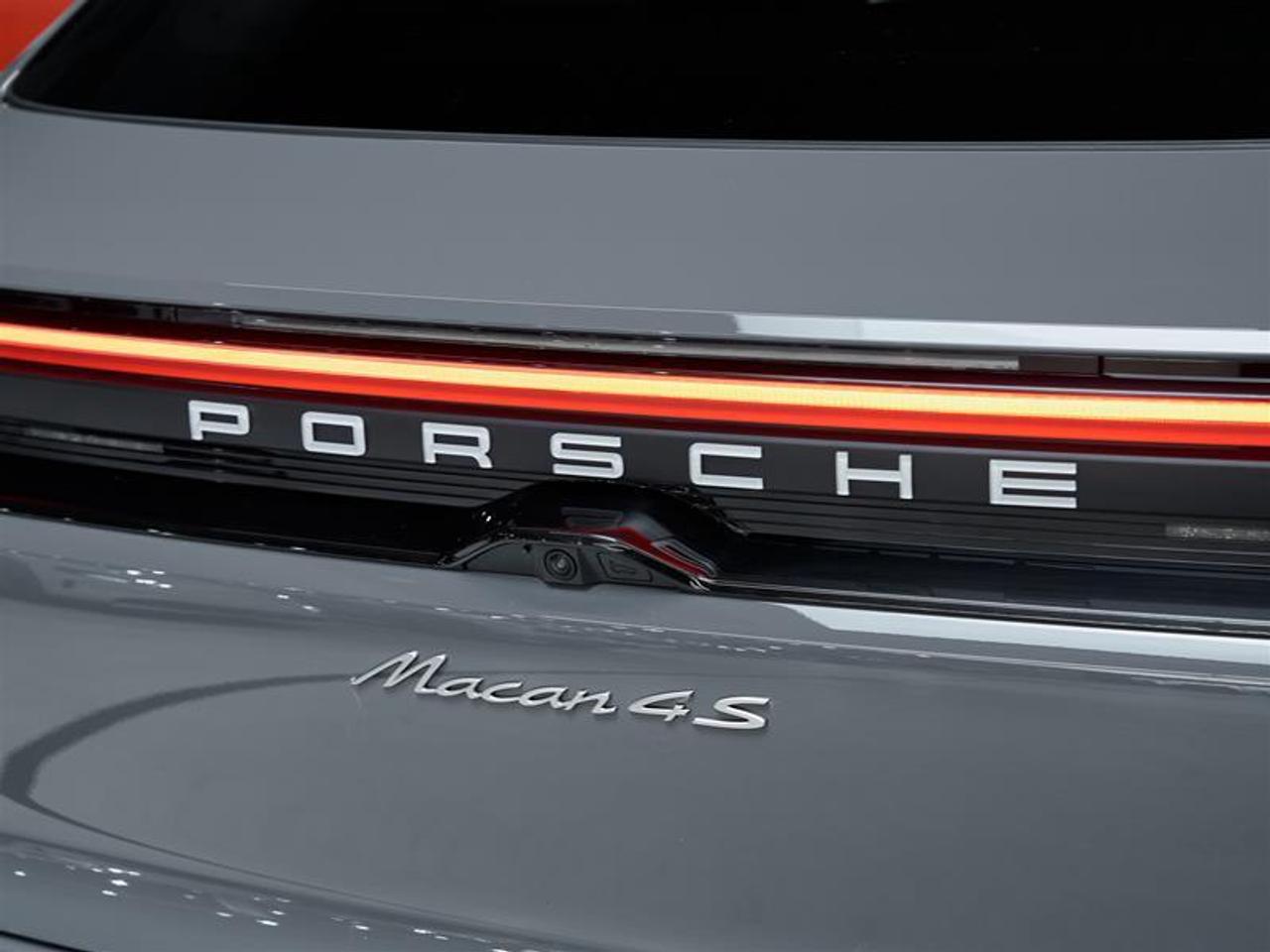 2025 Porsche Macan Electric 4S AWD Photo