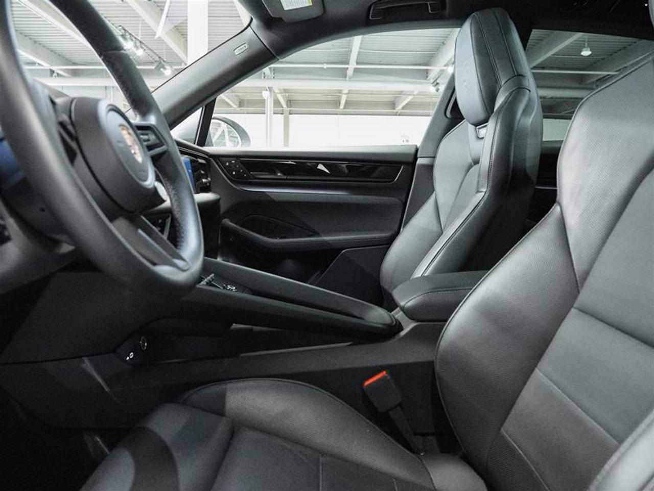 2025 Porsche Macan Electric 4S AWD Photo