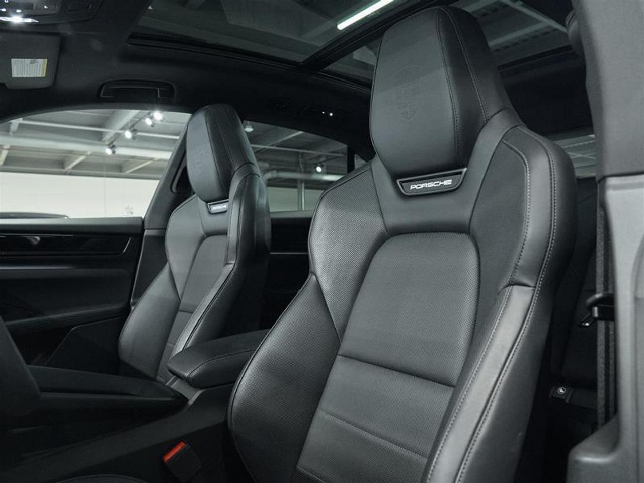 2025 Porsche Macan Electric 4S AWD Photo