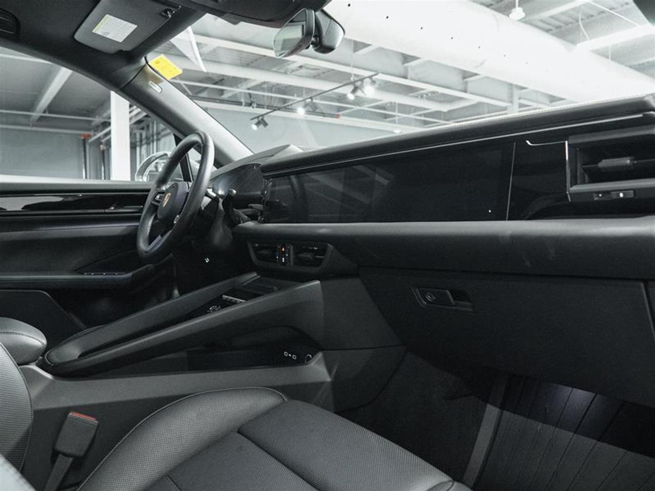 2025 Porsche Macan Electric 4S AWD Photo