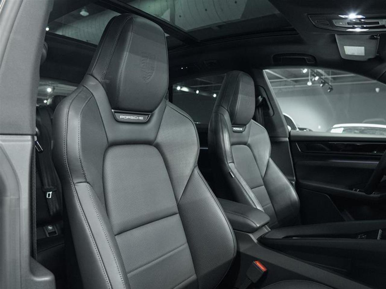 2025 Porsche Macan Electric 4S AWD Photo