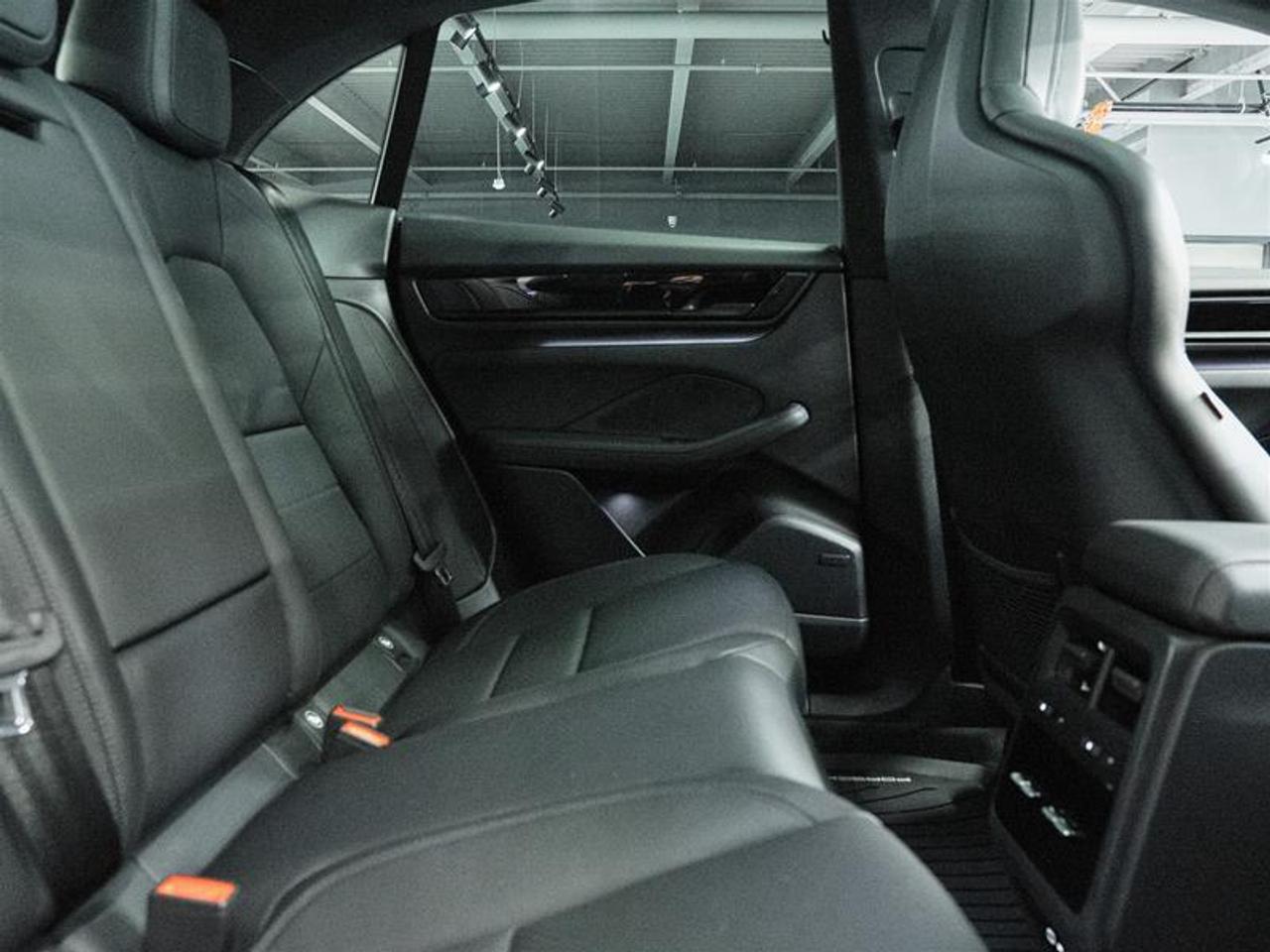 2025 Porsche Macan Electric 4S AWD Photo