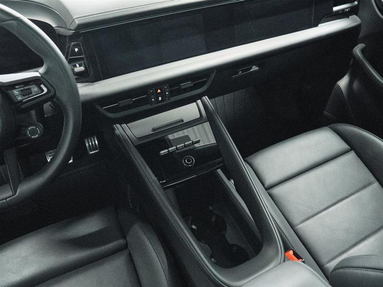2025 Porsche Macan Electric 4S AWD Photo