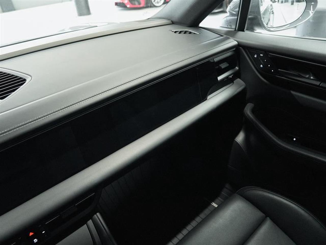 2025 Porsche Macan Electric 4S AWD Photo
