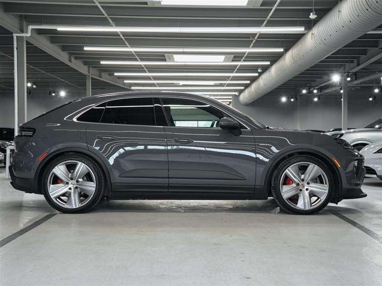 2025 Porsche Macan Electric 4S AWD Photo