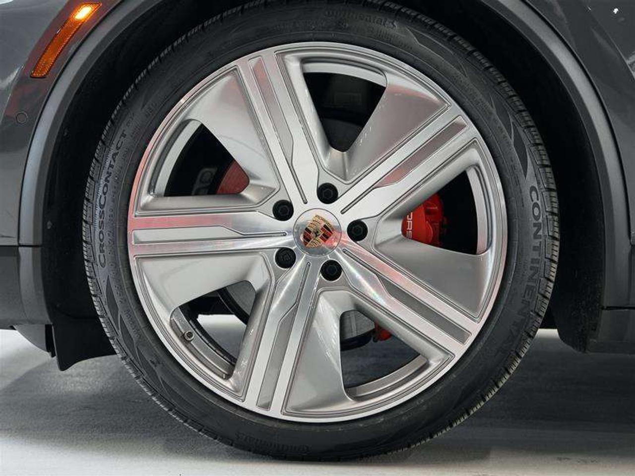 2025 Porsche Macan Electric 4S AWD Photo