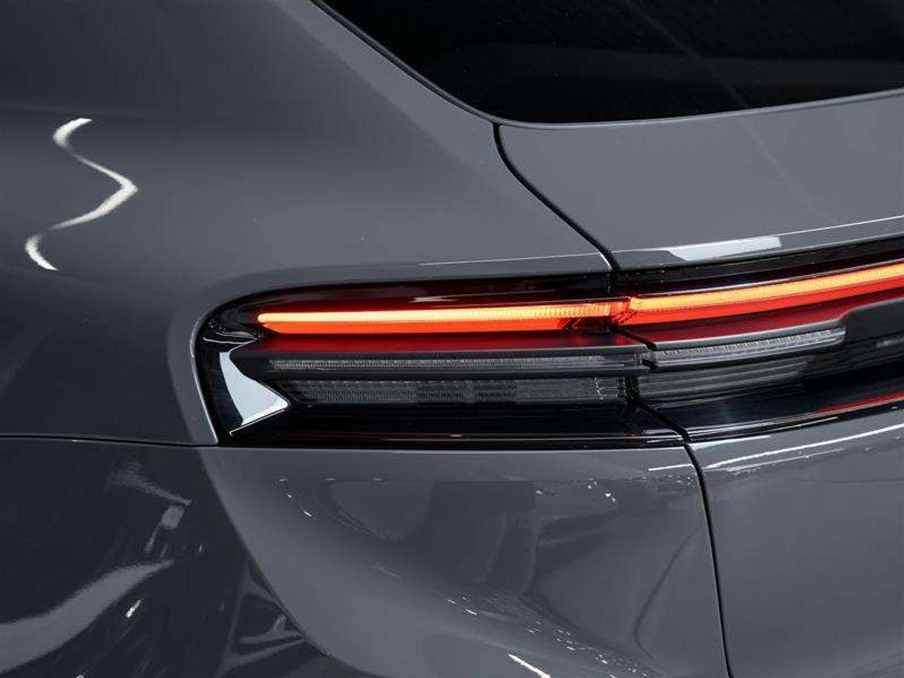 2025 Porsche Macan Electric 4S AWD Photo