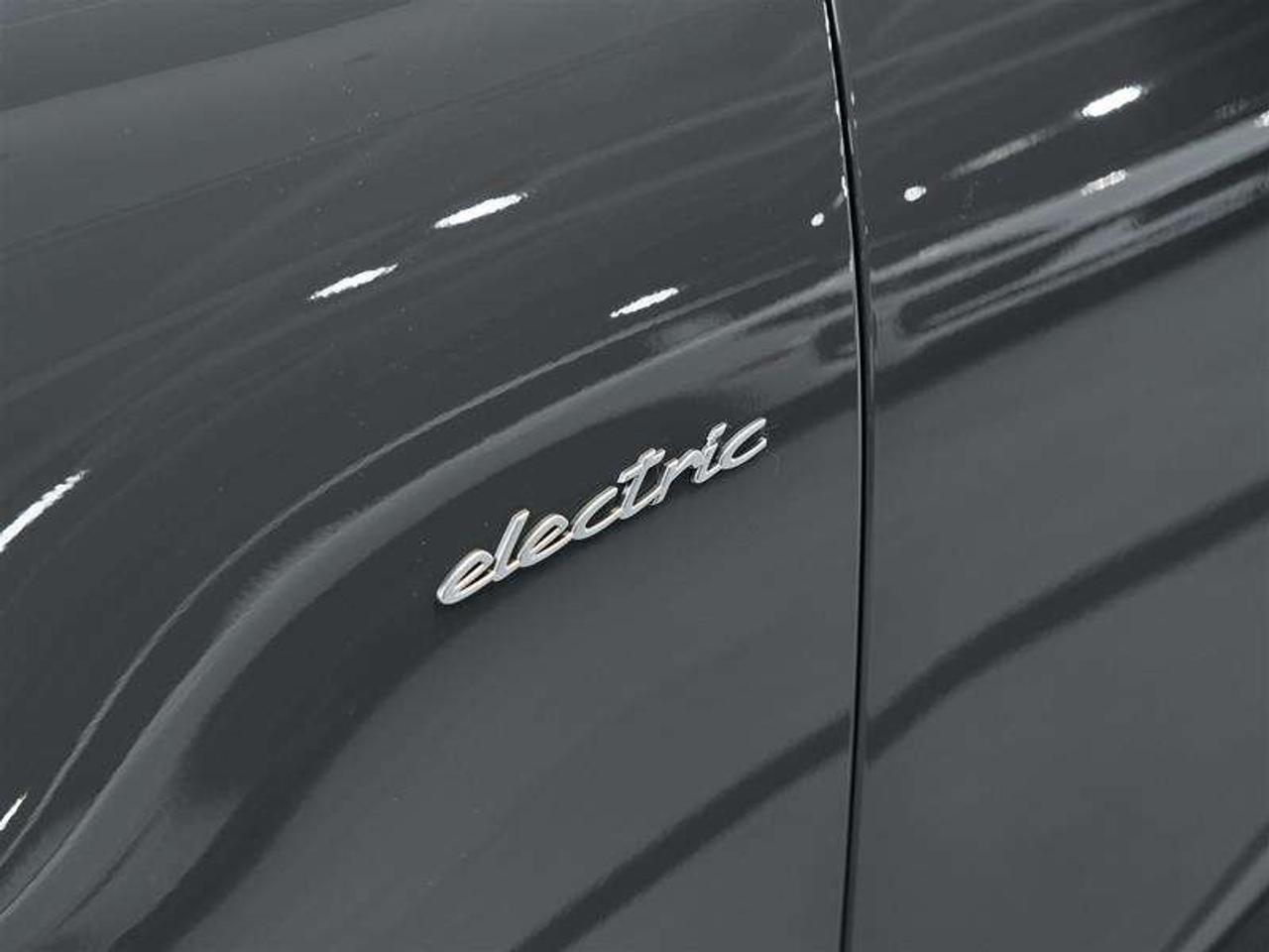 2025 Porsche Macan Electric 4S AWD Photo