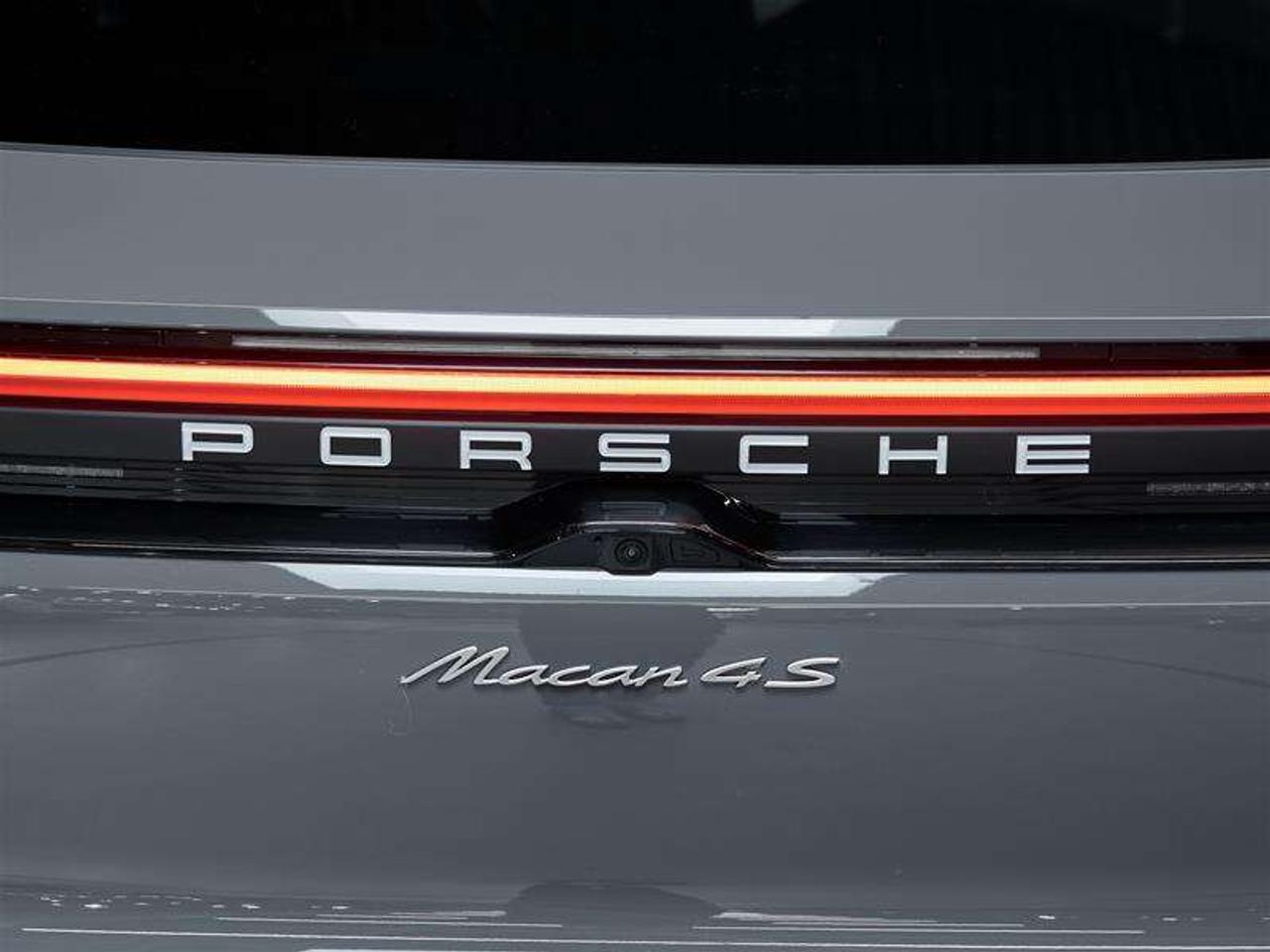 2025 Porsche Macan Electric 4S AWD Photo