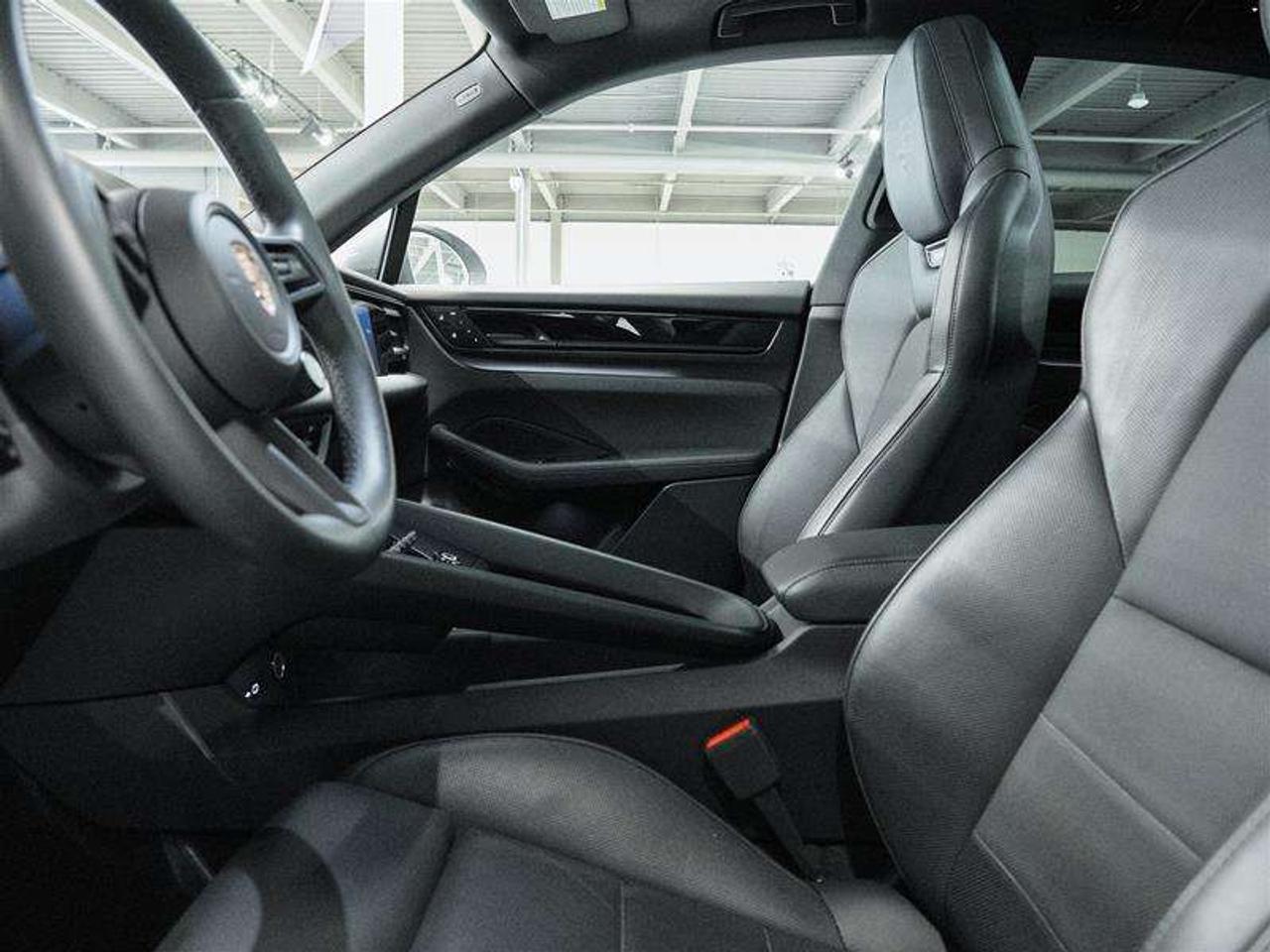 2025 Porsche Macan Electric 4S AWD Photo