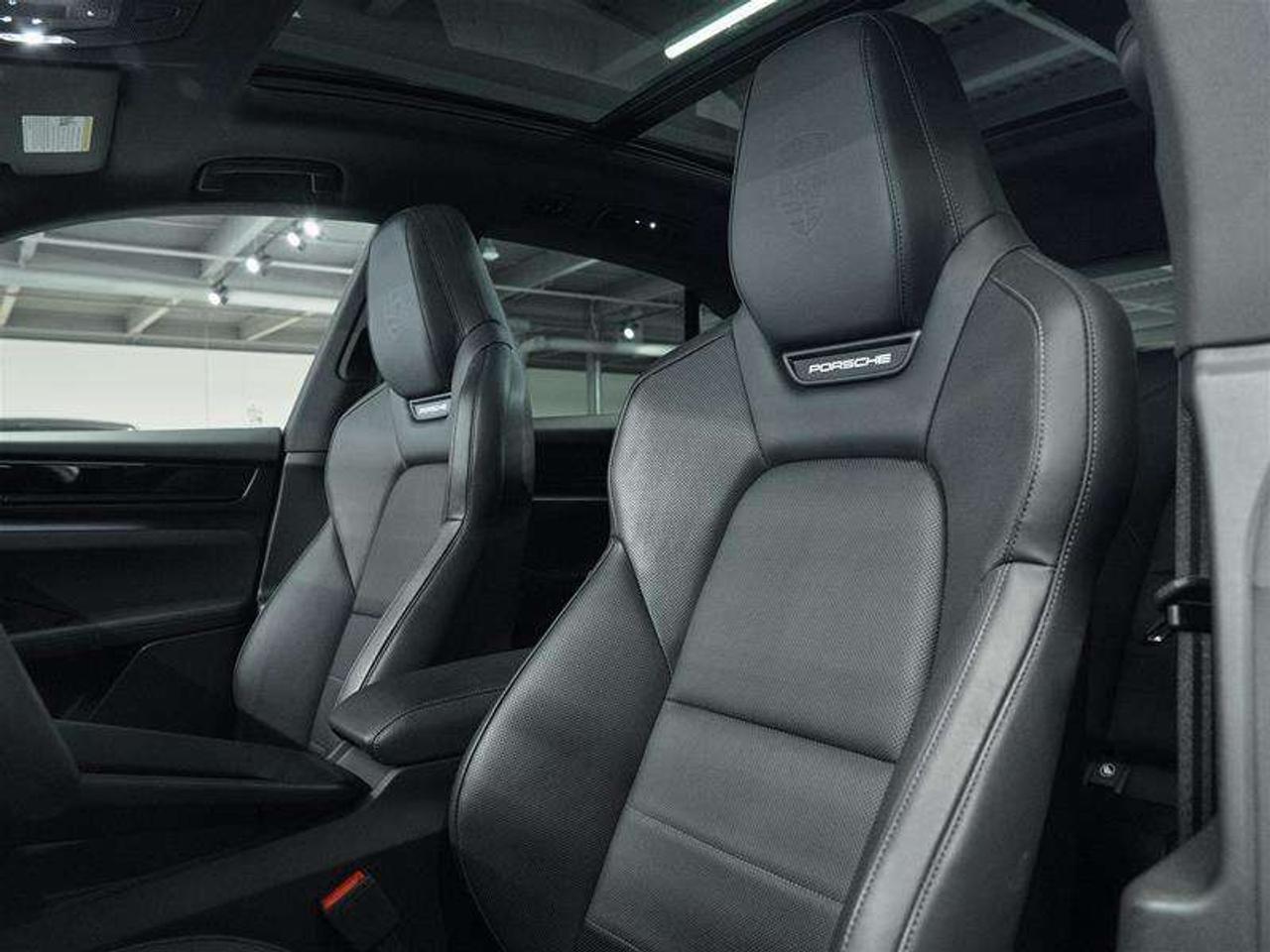 2025 Porsche Macan Electric 4S AWD Photo