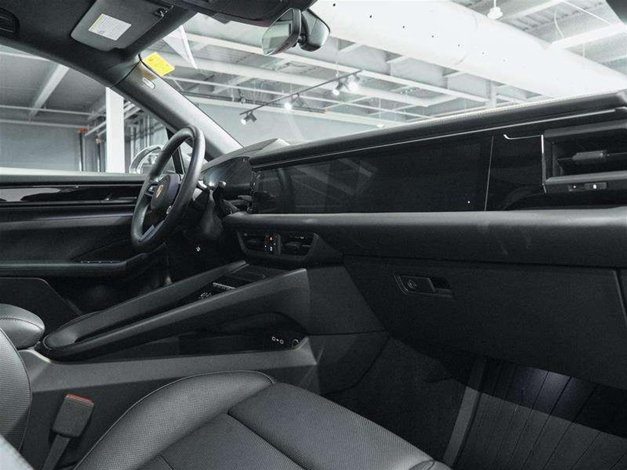2025 Porsche Macan Electric 4S AWD Photo