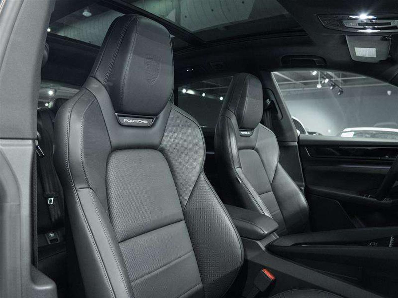 2025 Porsche Macan Electric 4S AWD Photo