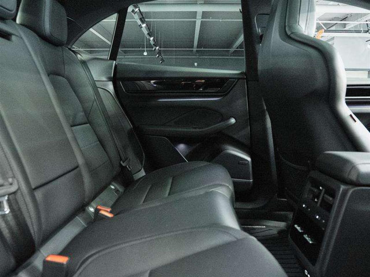 2025 Porsche Macan Electric 4S AWD Photo