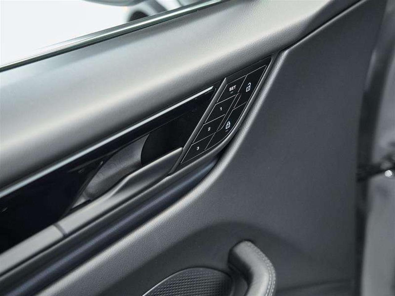 2025 Porsche Macan Electric 4S AWD Photo