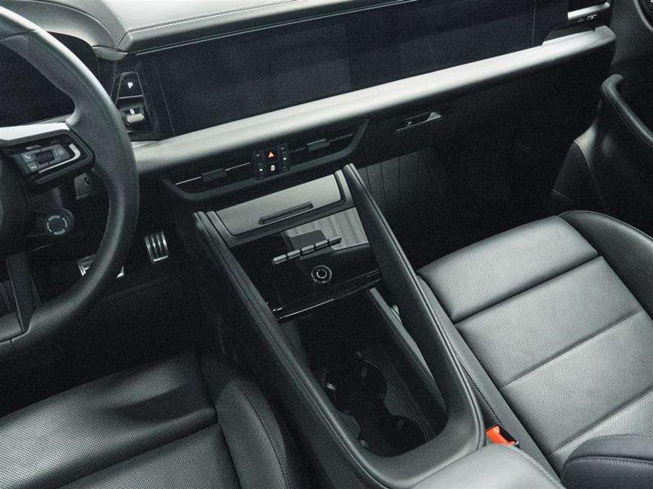 2025 Porsche Macan Electric 4S AWD Photo