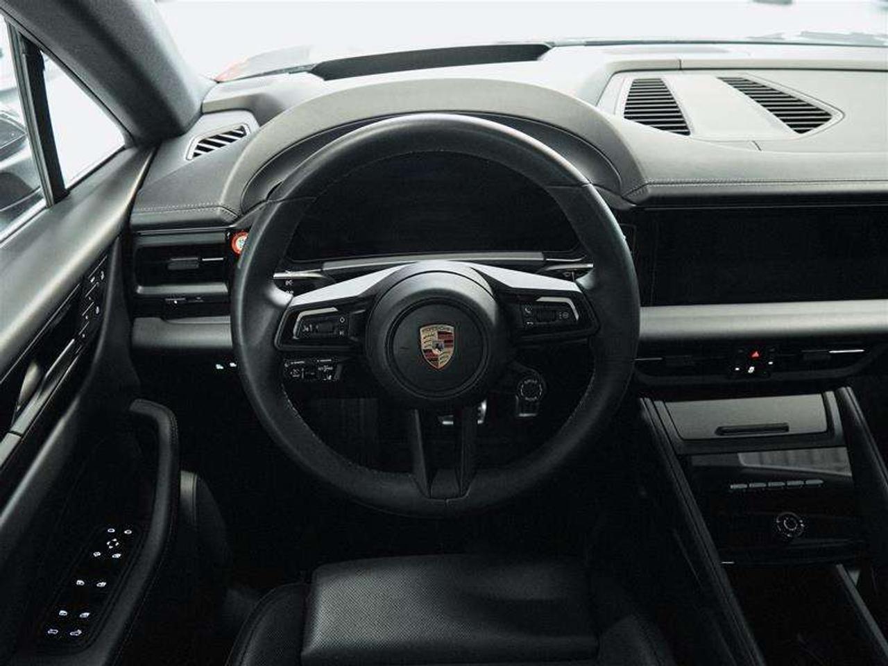 2025 Porsche Macan Electric 4S AWD Photo