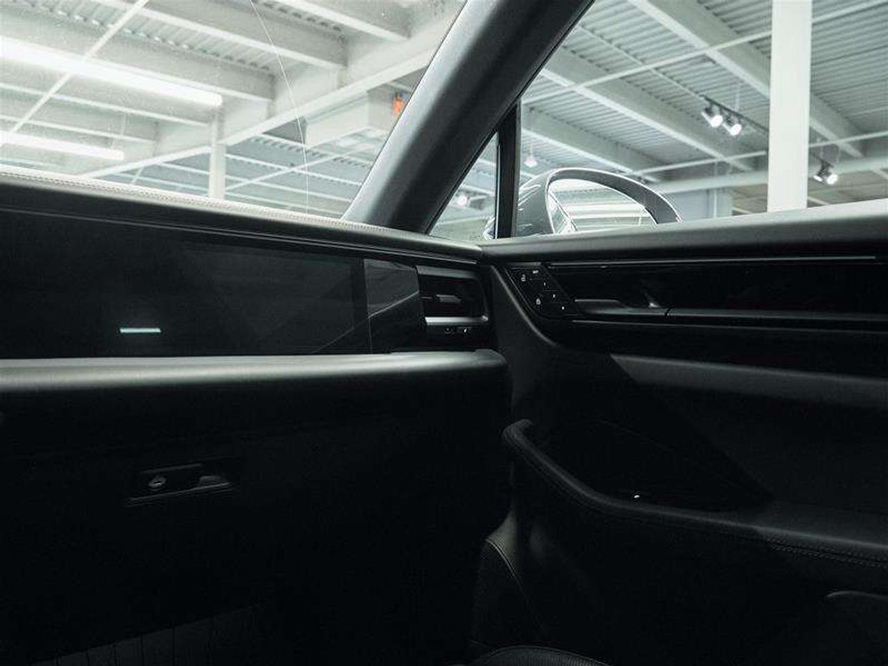 2025 Porsche Macan Electric 4S AWD Photo