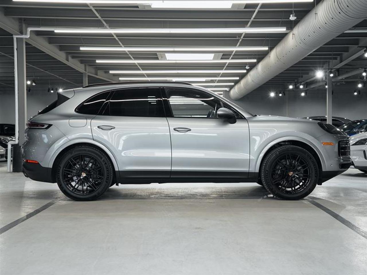 2025 Porsche Cayenne AWD Photo4