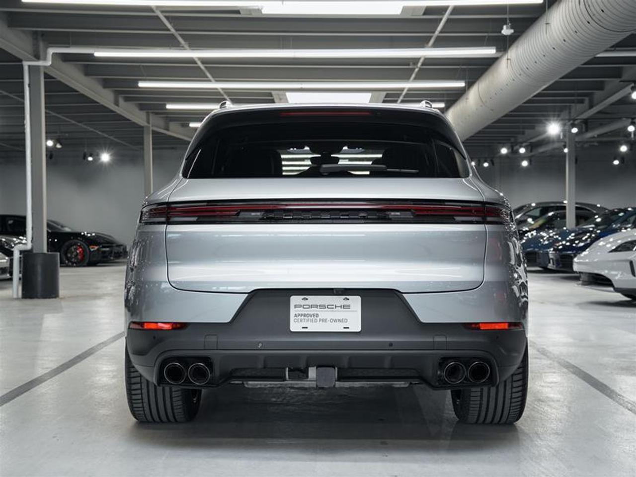 2025 Porsche Cayenne AWD Photo3