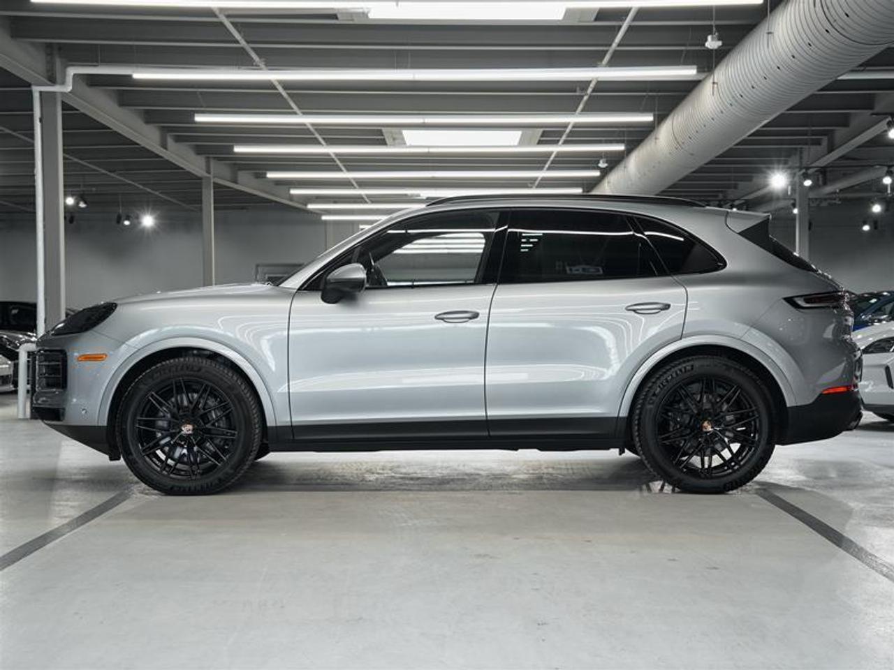 2025 Porsche Cayenne AWD Photo1