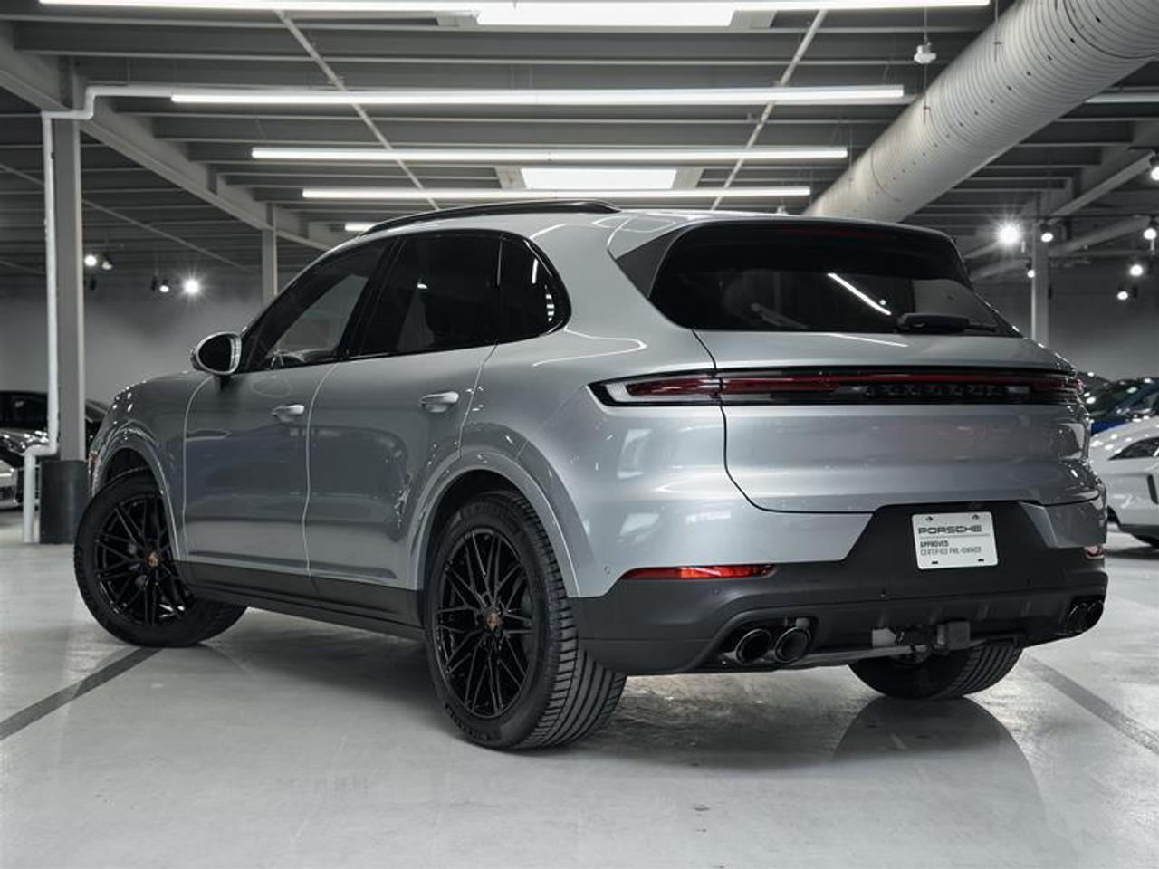 2025 Porsche Cayenne AWD Photo2