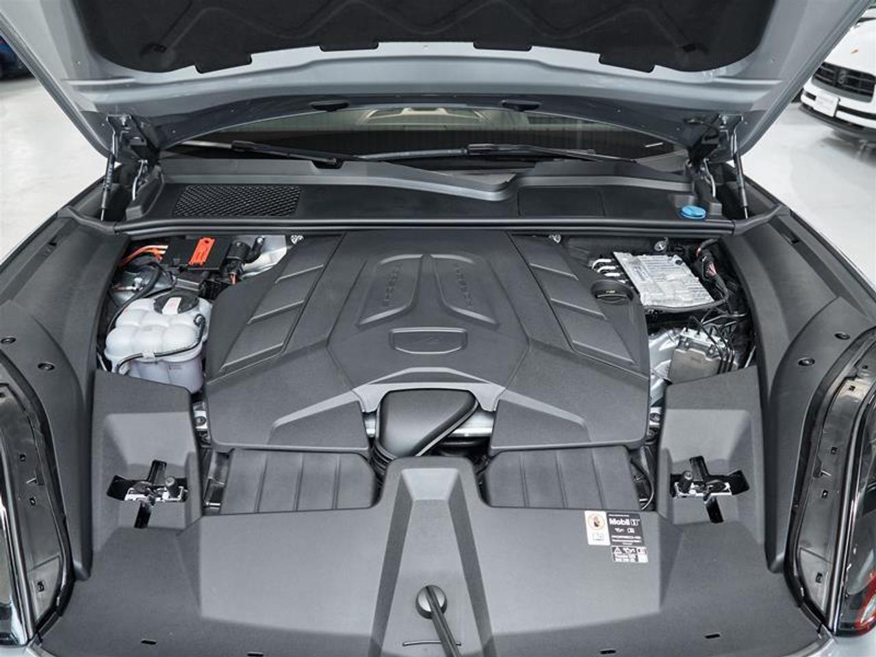 2025 Porsche Cayenne AWD Photo