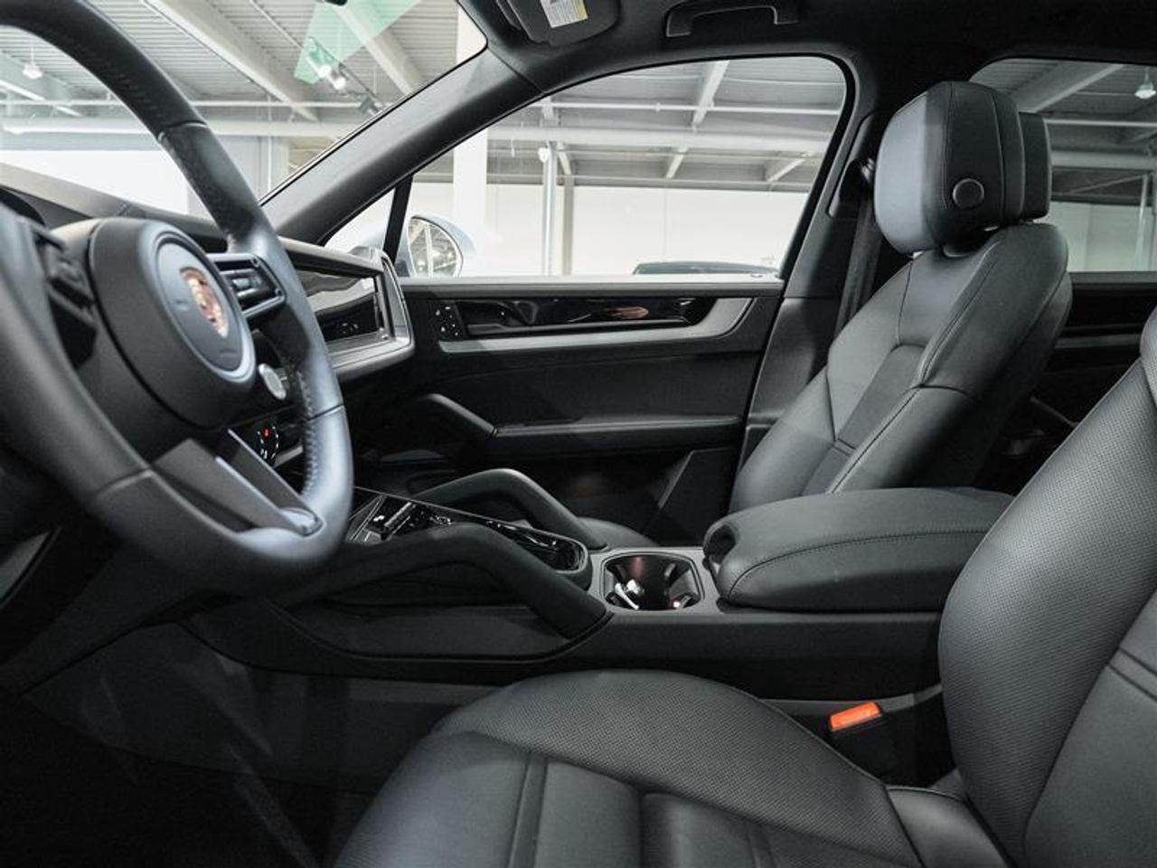 2025 Porsche Cayenne AWD Photo
