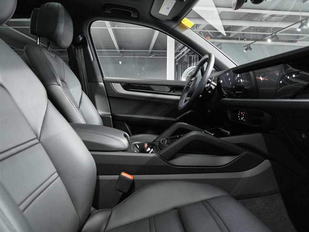 2025 Porsche Cayenne AWD Photo