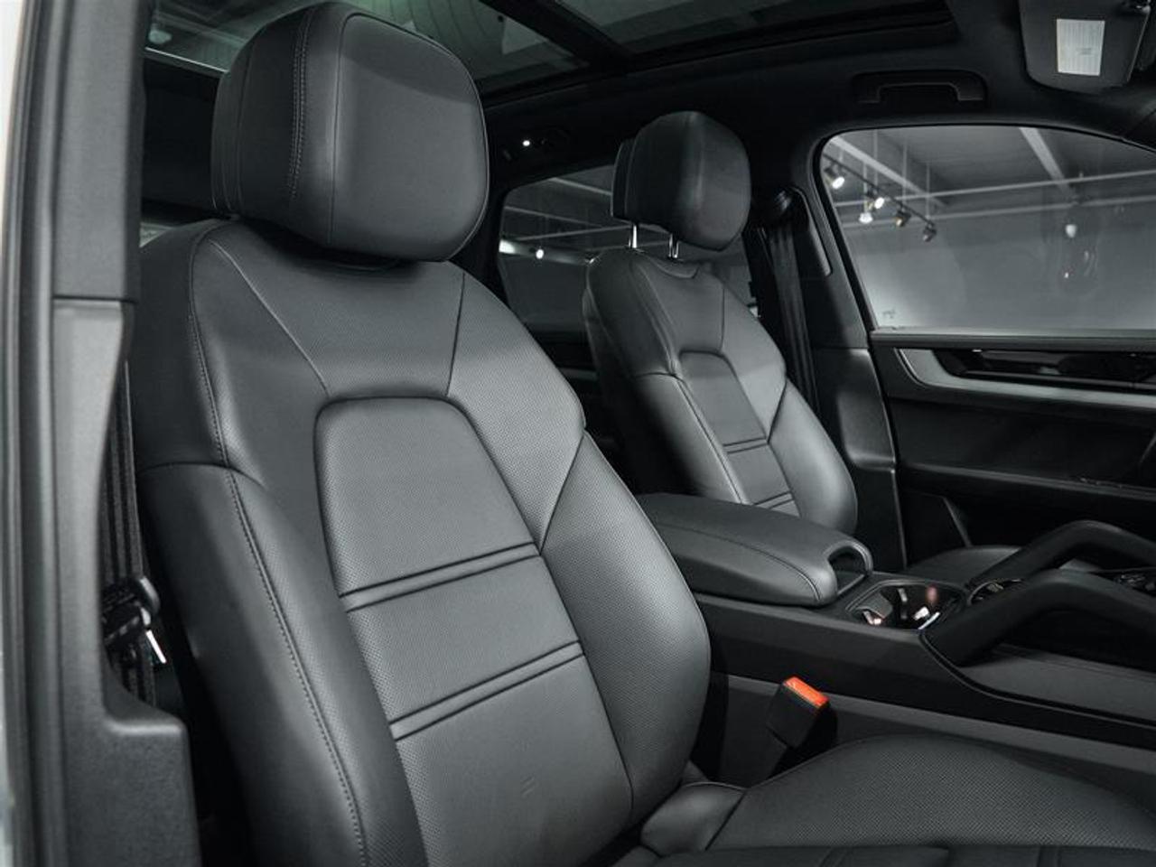 2025 Porsche Cayenne AWD Photo