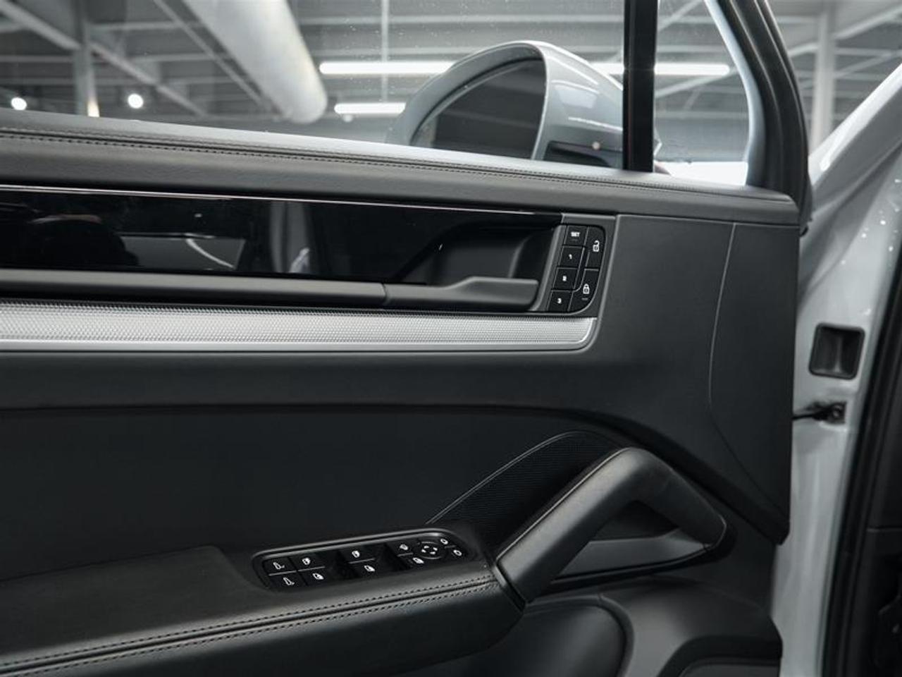 2025 Porsche Cayenne AWD Photo