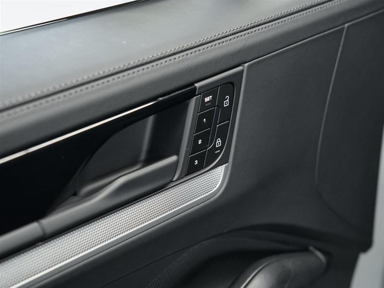 2025 Porsche Cayenne AWD Photo