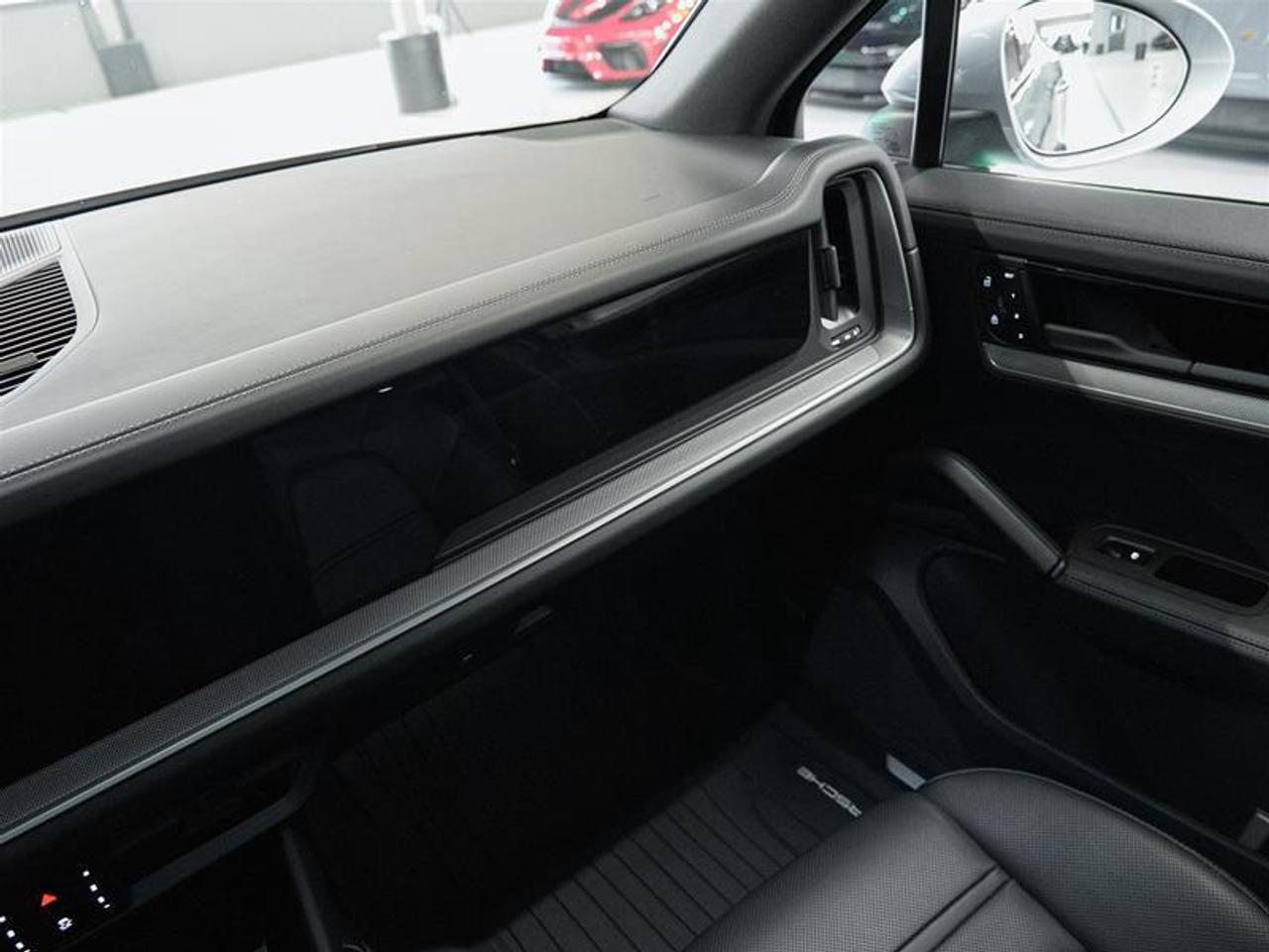 2025 Porsche Cayenne AWD Photo