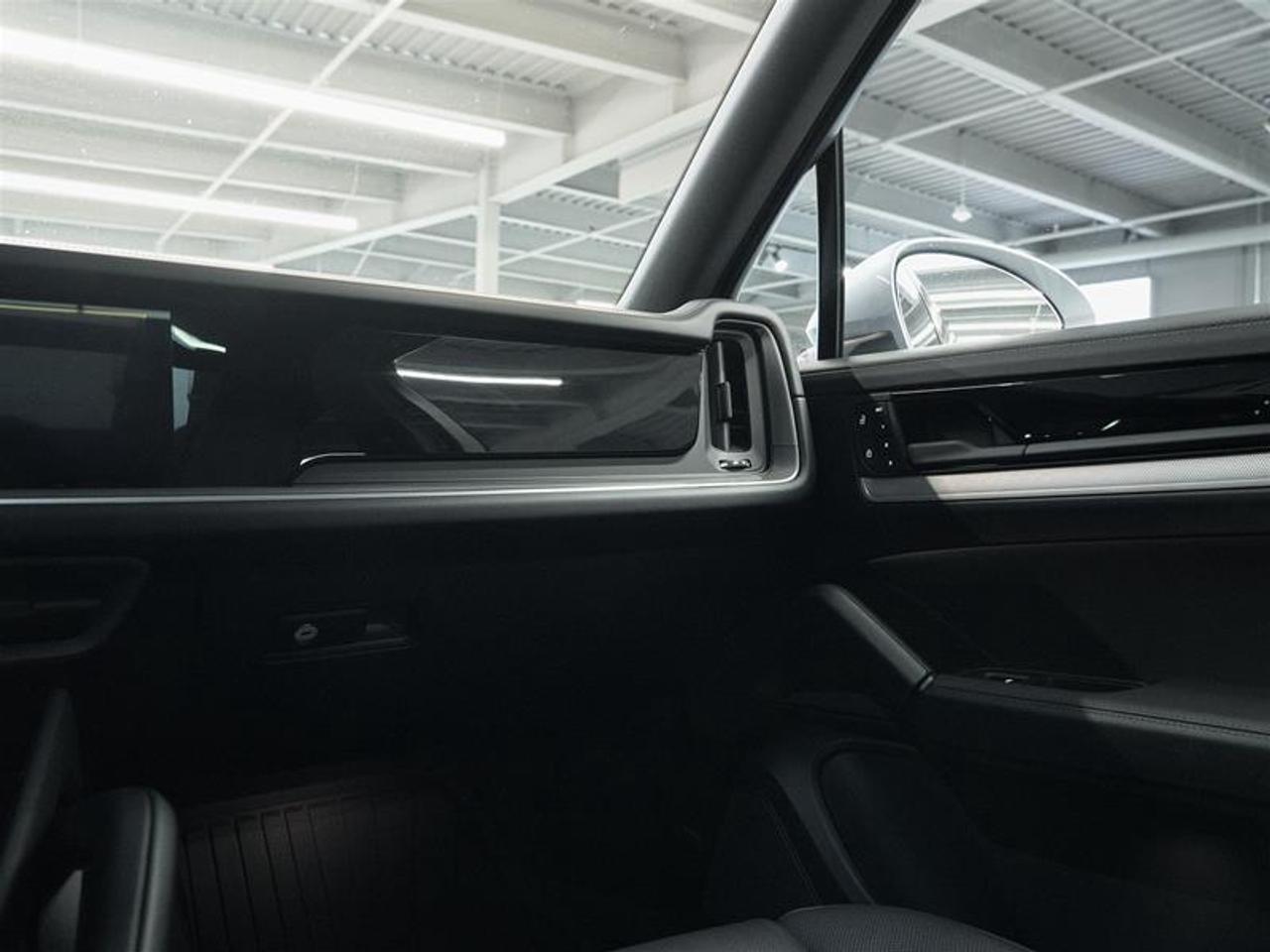 2025 Porsche Cayenne AWD Photo
