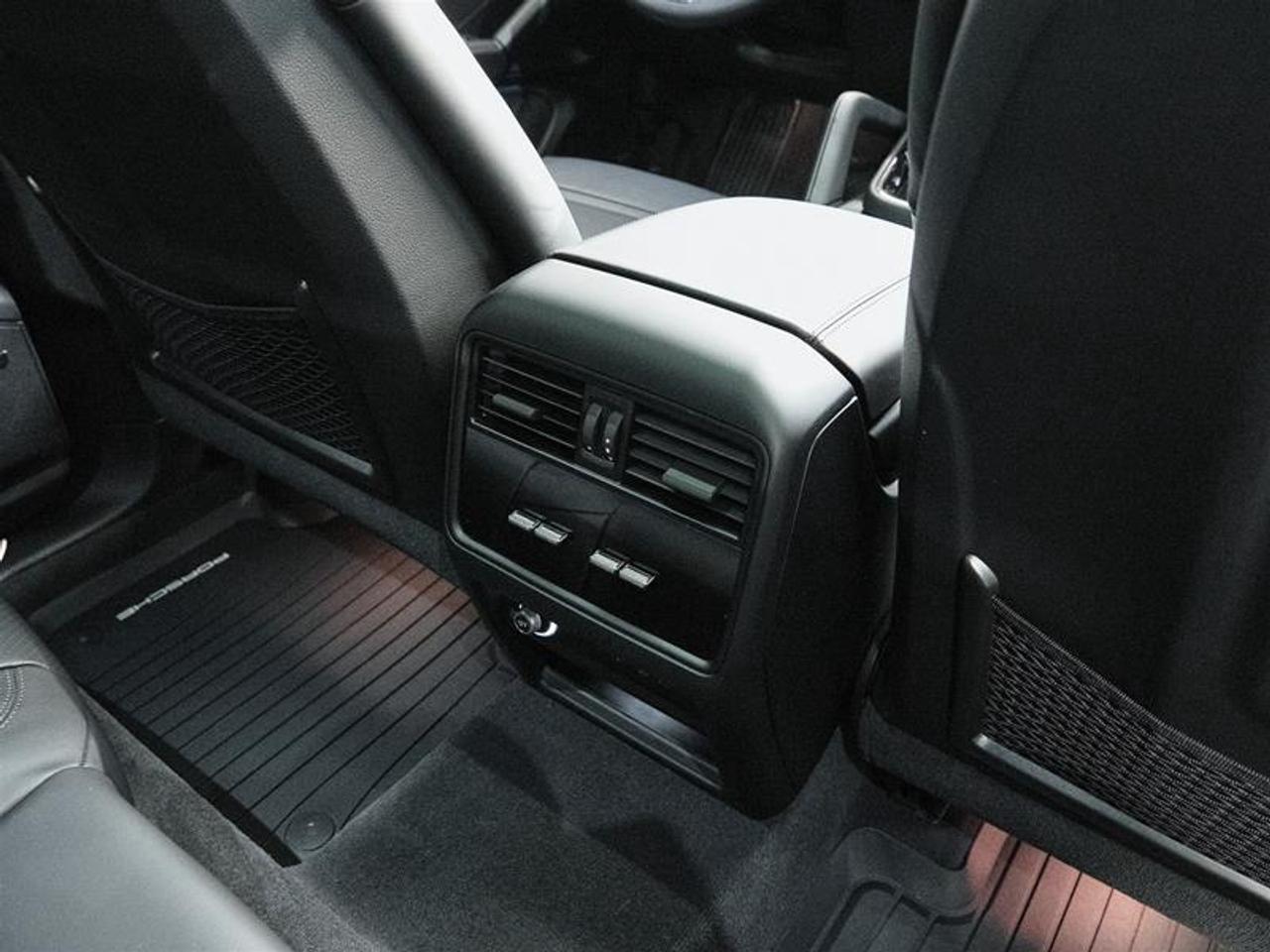 2025 Porsche Cayenne AWD Photo