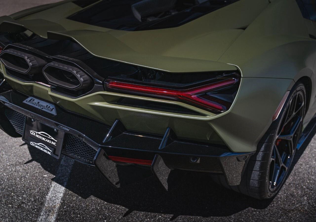 2024 Lamborghini Revuelto Coupe Photo