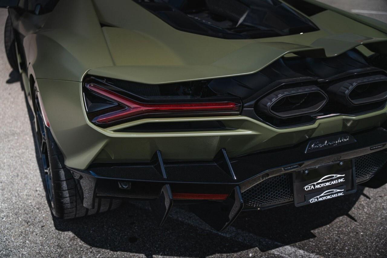 2024 Lamborghini Revuelto Coupe Photo