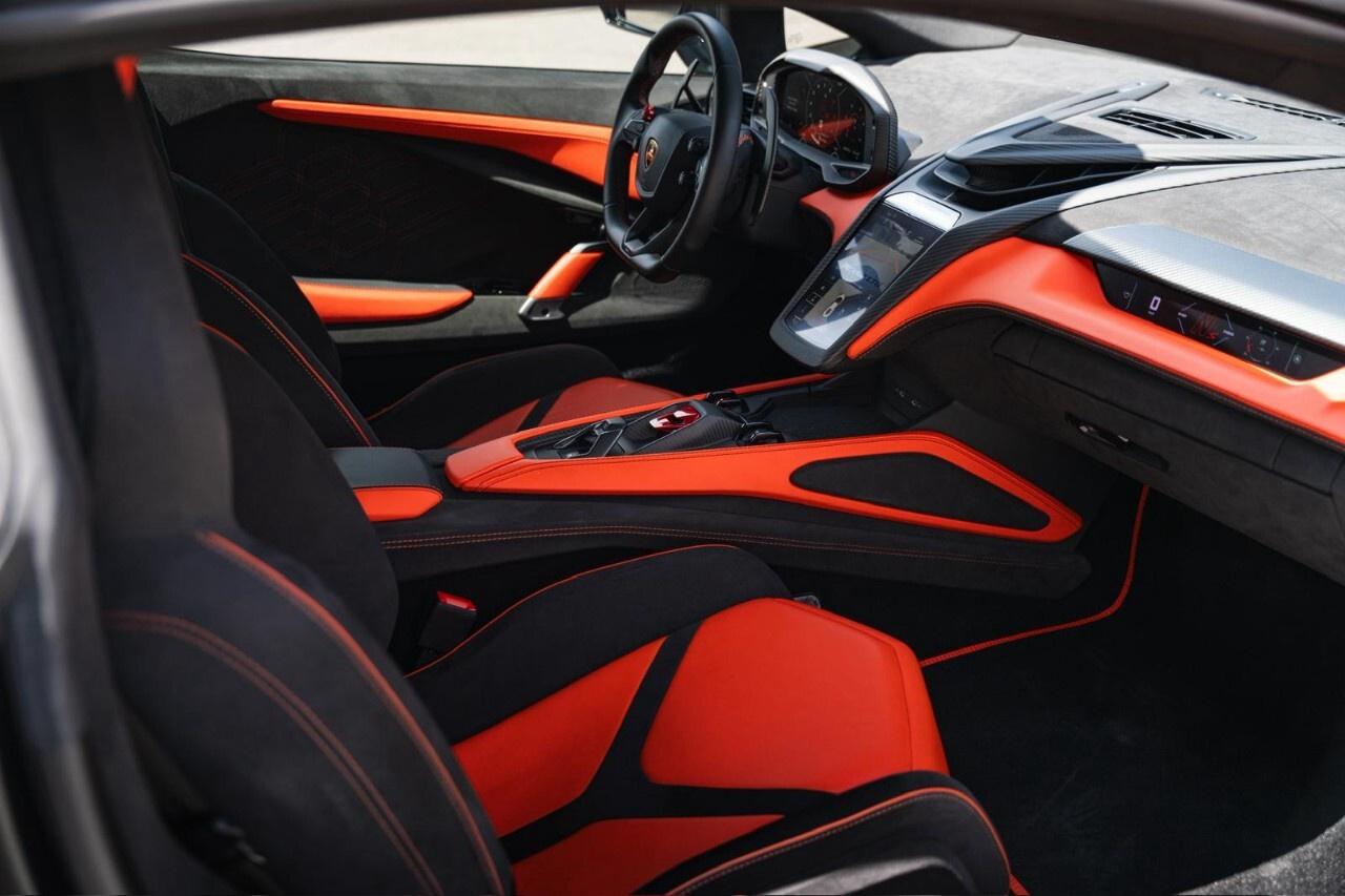 2024 Lamborghini Revuelto Coupe Photo
