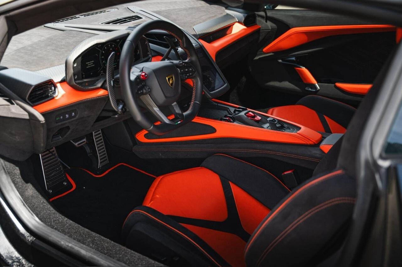 2024 Lamborghini Revuelto Coupe Photo