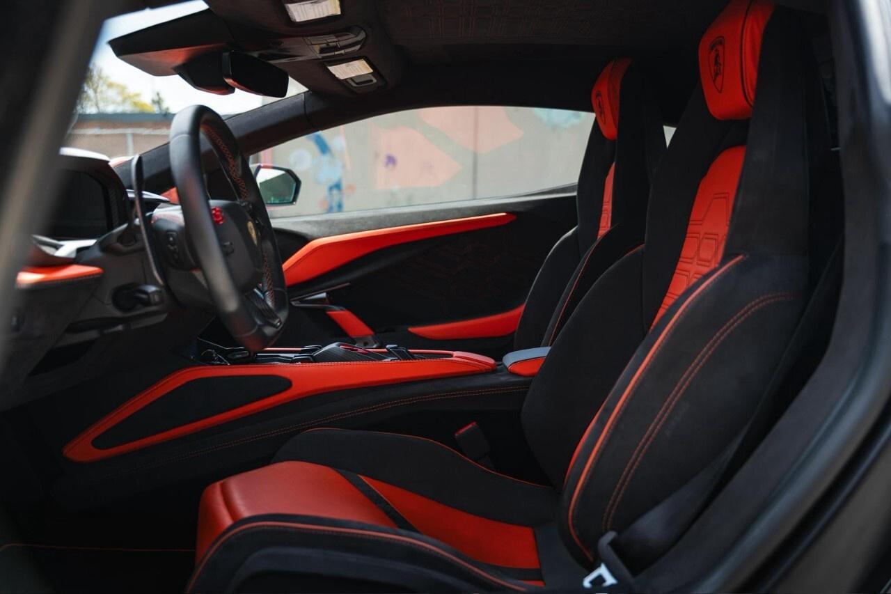 2024 Lamborghini Revuelto Coupe Photo